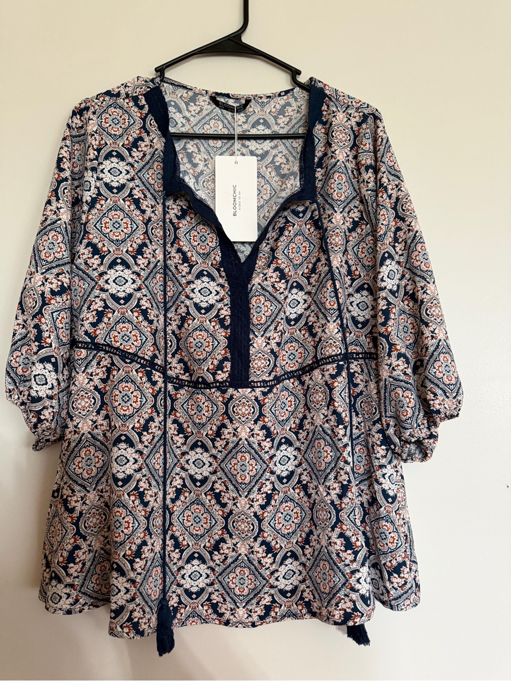 BloomChic Women's Navy and Cream Printed Peasant Top